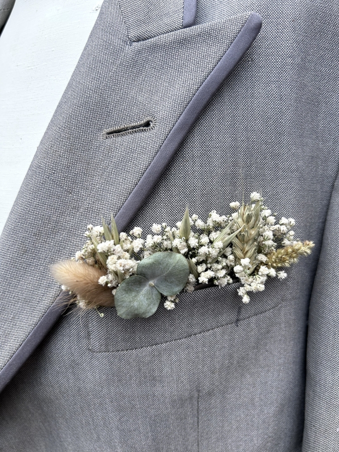 Meadow Neutral Pocket Square Boutonniere