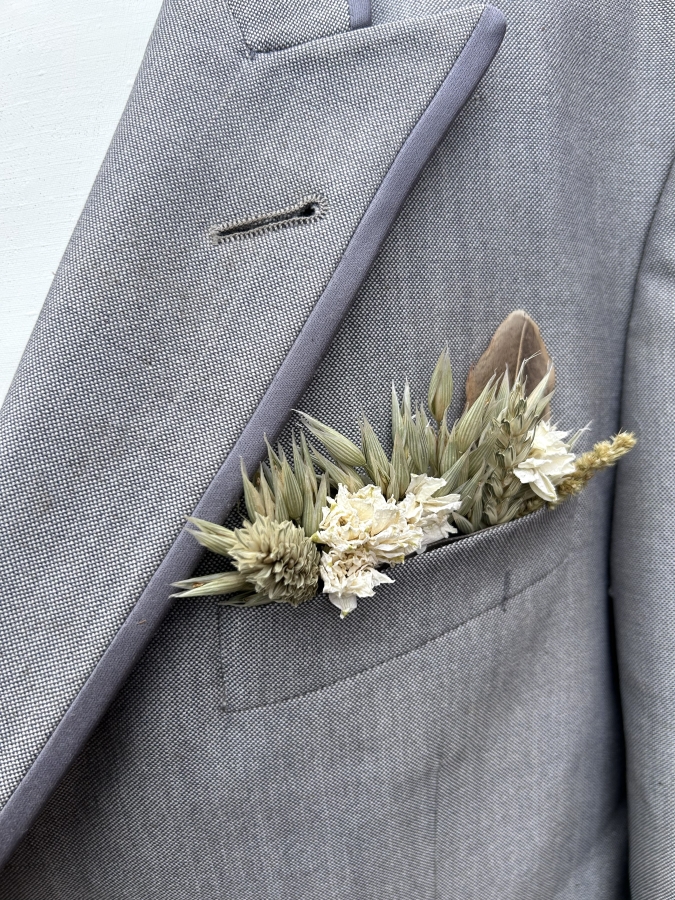 Meadow Neutral Pocket Square Boutonniere