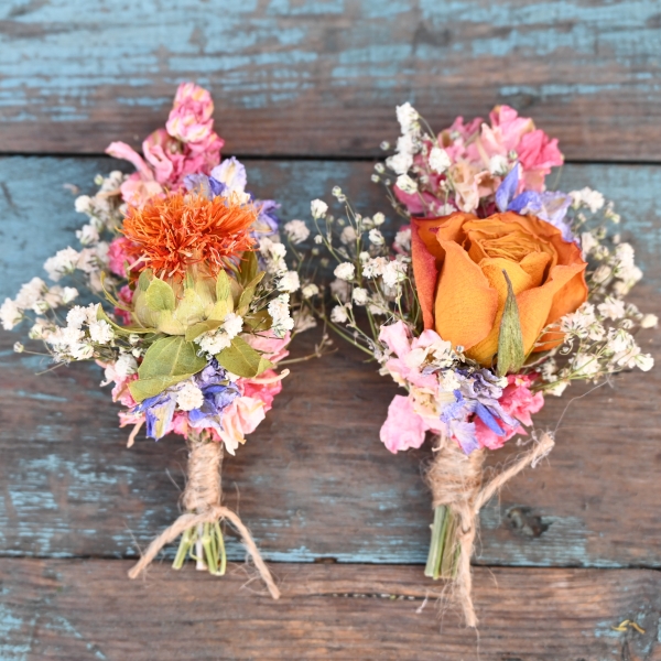 Tonal Twist Blue Pink Orange Dainty Buttonhole