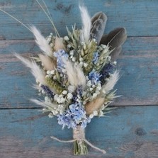 Pampas Prairie Sky Lapel Corsage