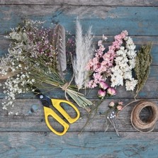 DIY Pinks Buttonhole Kit