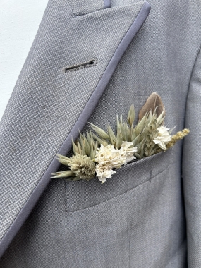 Meadow Neutral Pocket Square Boutonniere