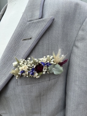 Meadow Reds Pocket Square Boutonniere