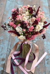 Tonal Twist Red Pink Dainty Buttonhole